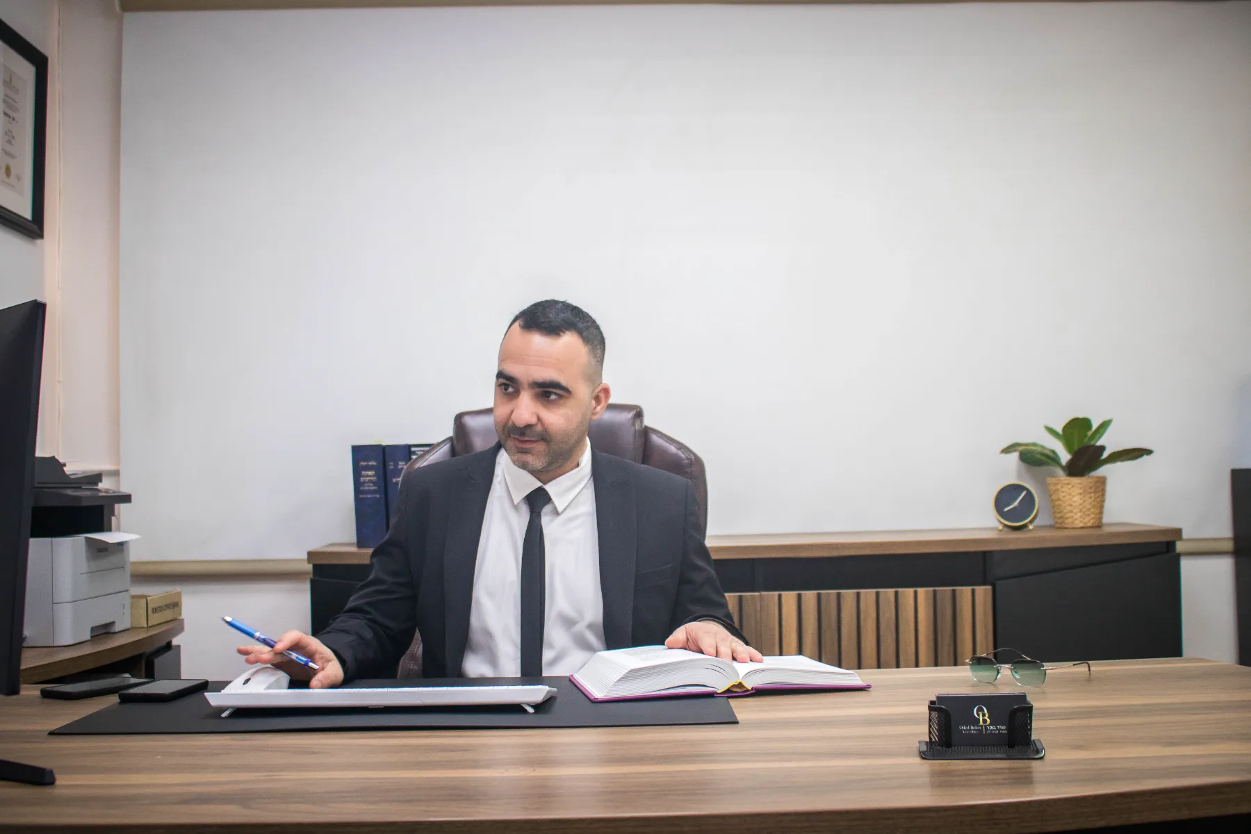 עו״ד עודד בוקר במשרד