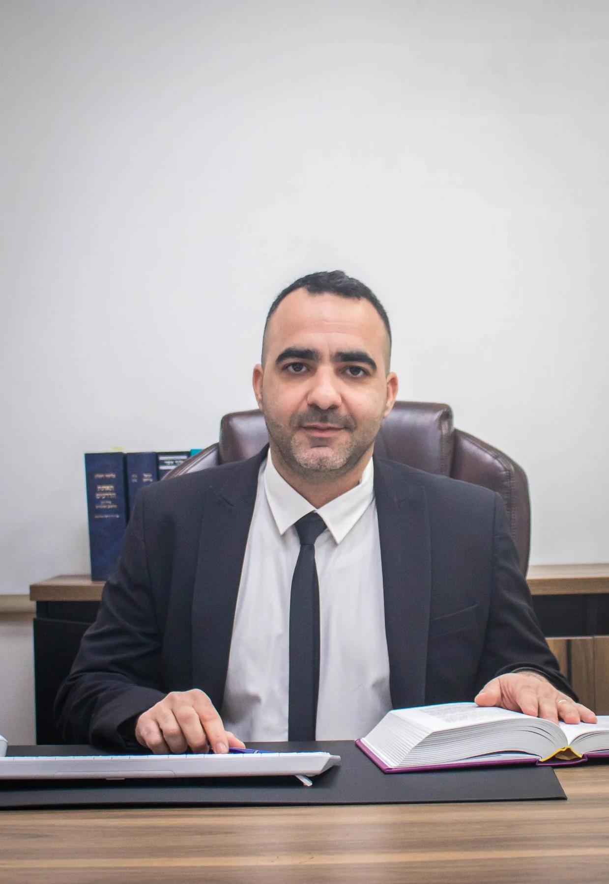 עו״ד עודד בוקר במשרד